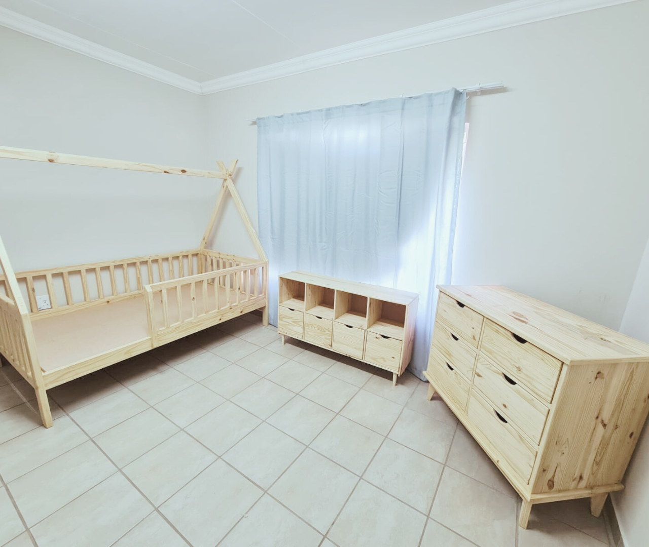 Wooden kids furniture for bedroom