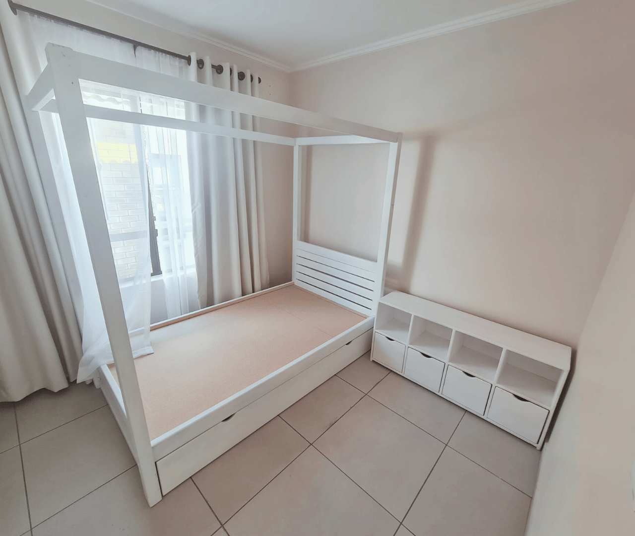 Standard 4 Post Bed and Cubby Combo