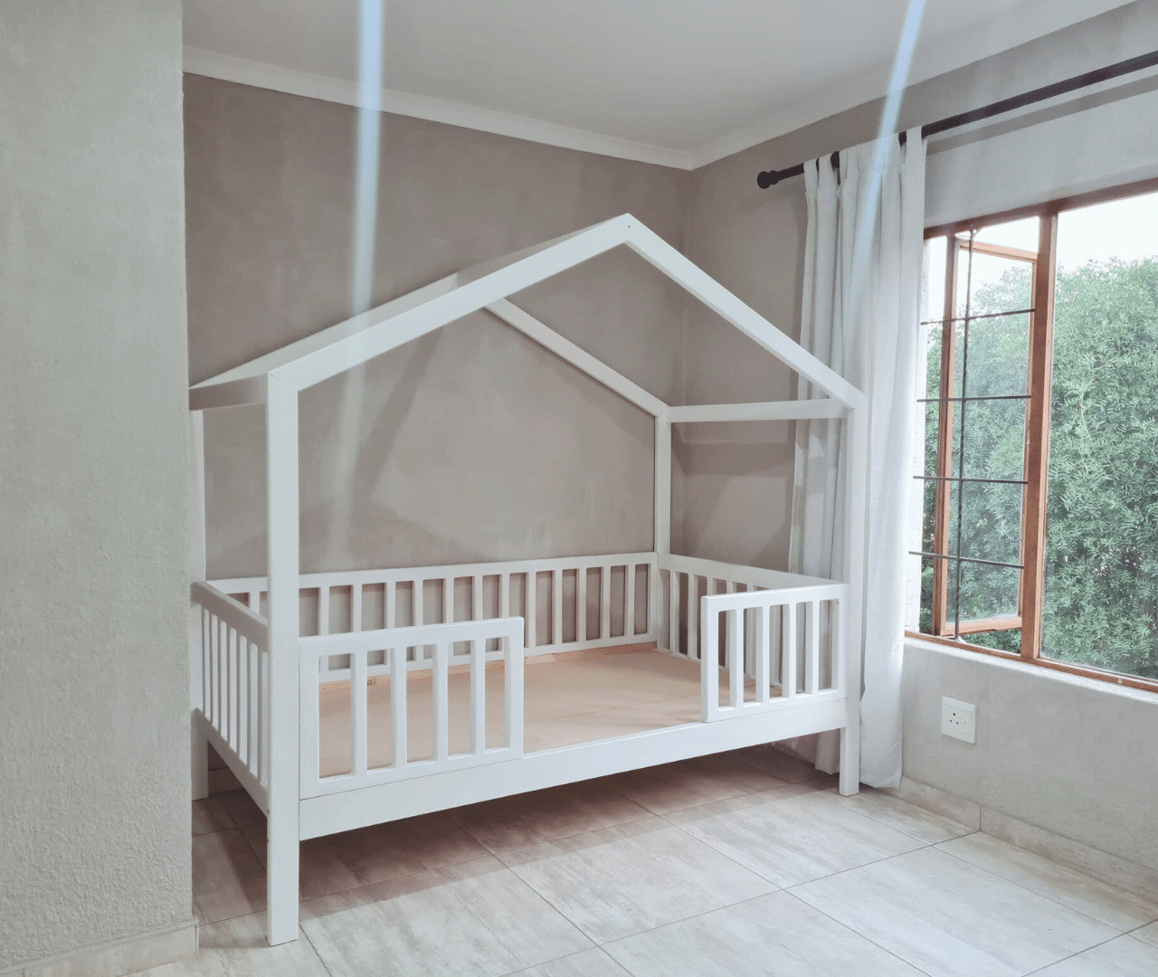 Inverted House Frame Bed - Image 2