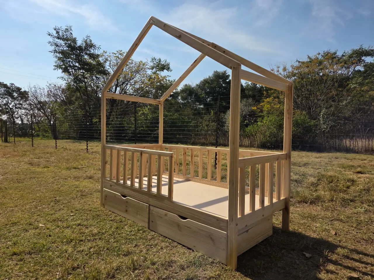Inverted House Frame Bed - Image 3