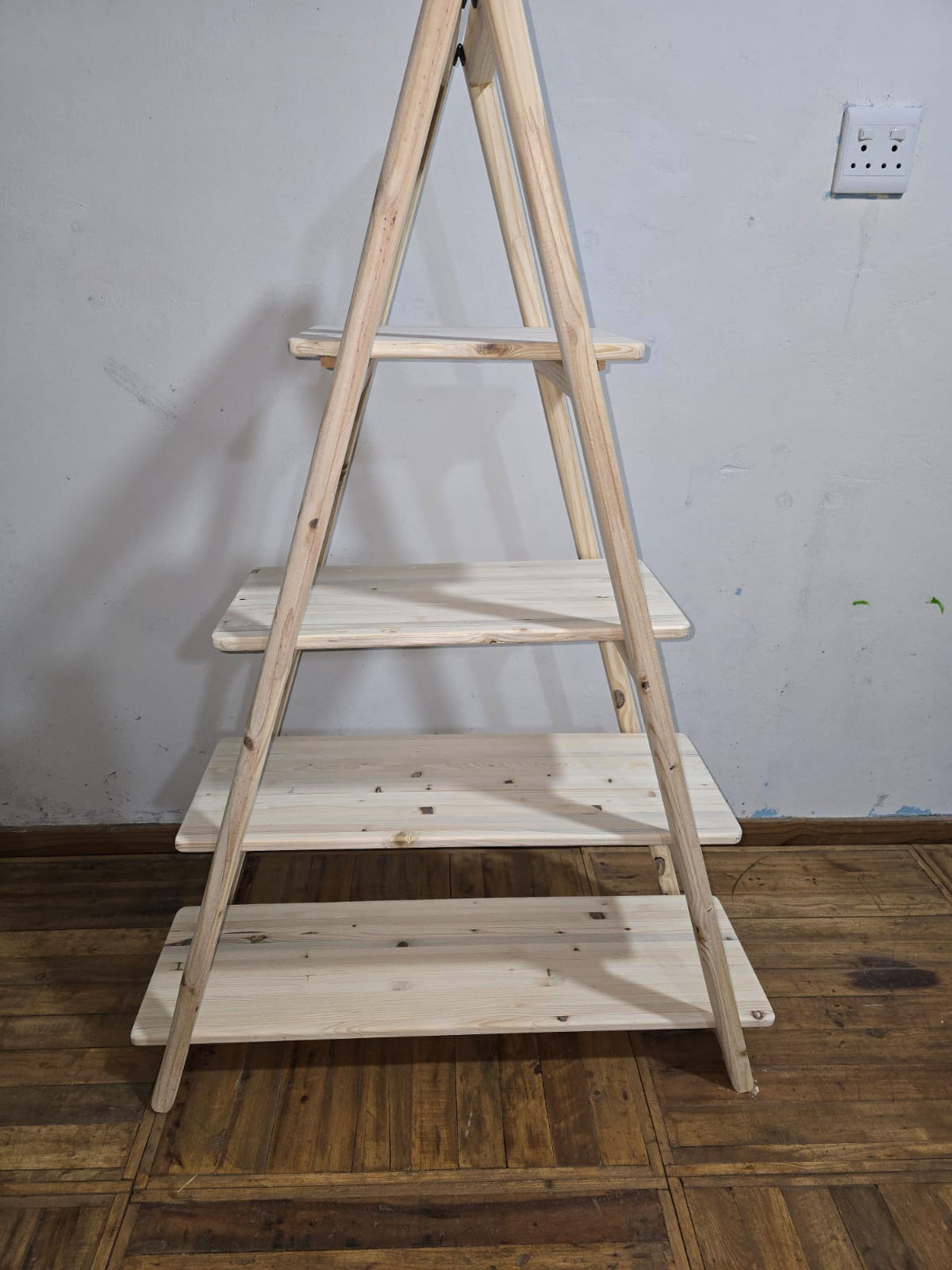 Ladder Shelve - Image 3