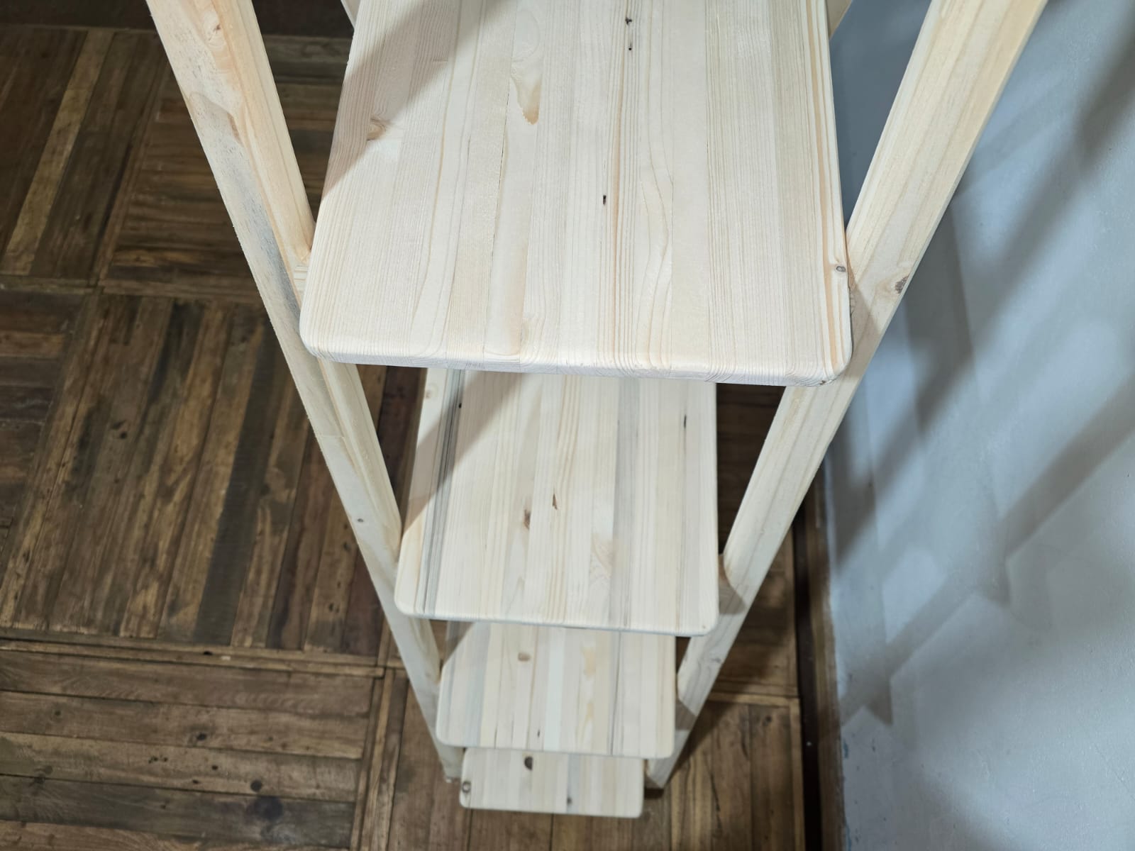 Ladder Shelve - Image 5